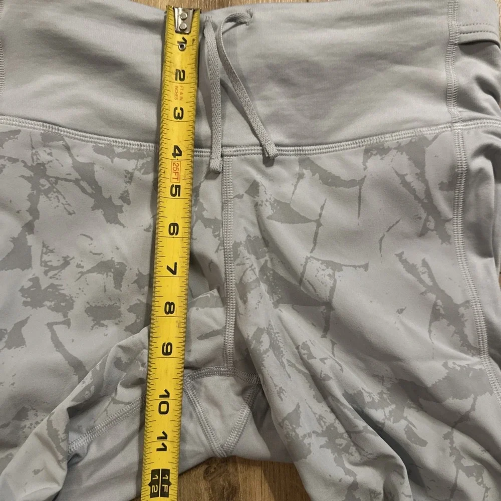 Under‎ Armour Women's Grey Camo Compression High Rise Legging Pockets Medium